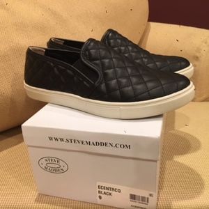 Steve Madden Ecentrcq Slip-On Sneaker Women's Blac